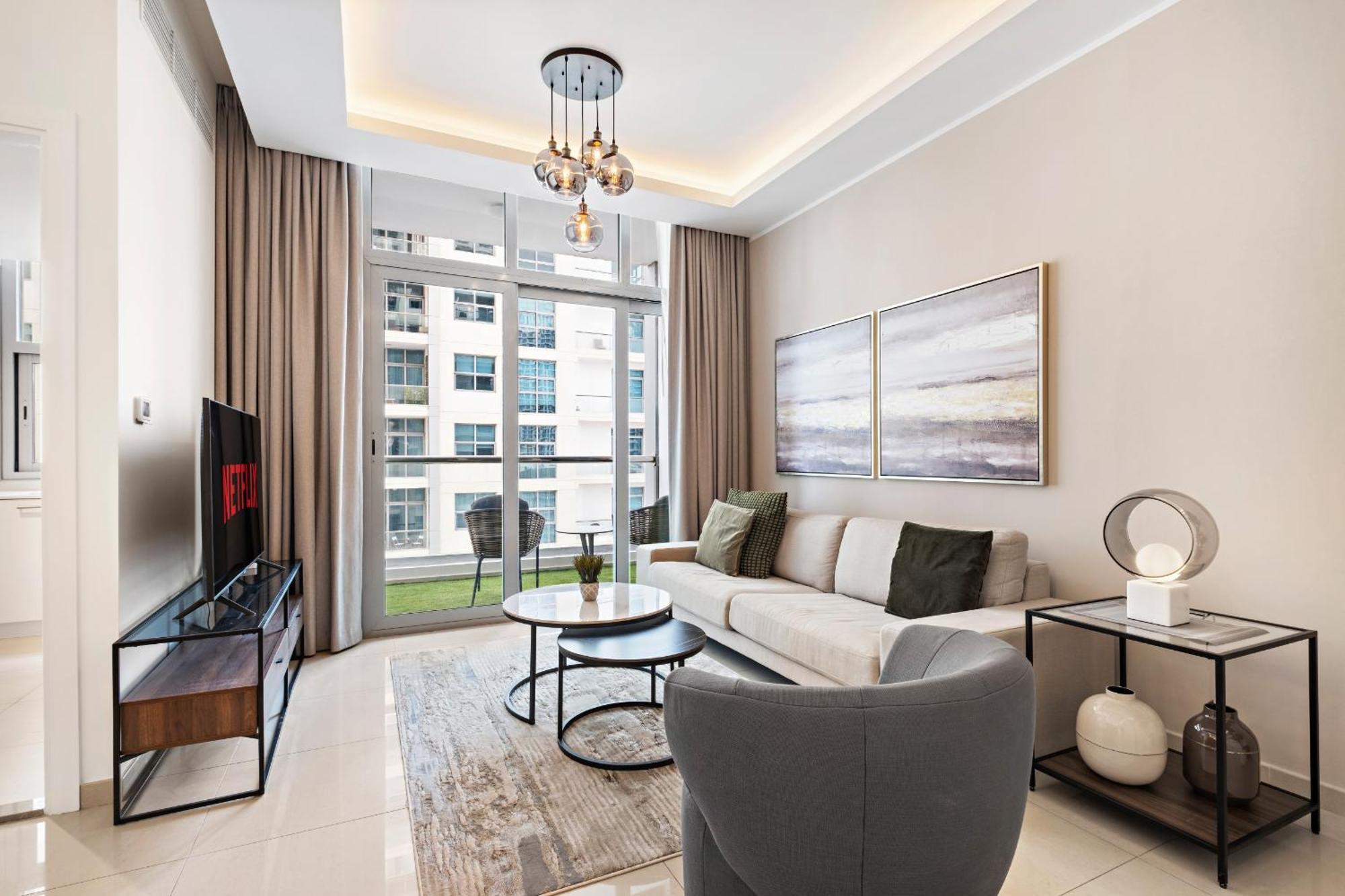 Vayk - Fully Renovated 1br In Marina *
