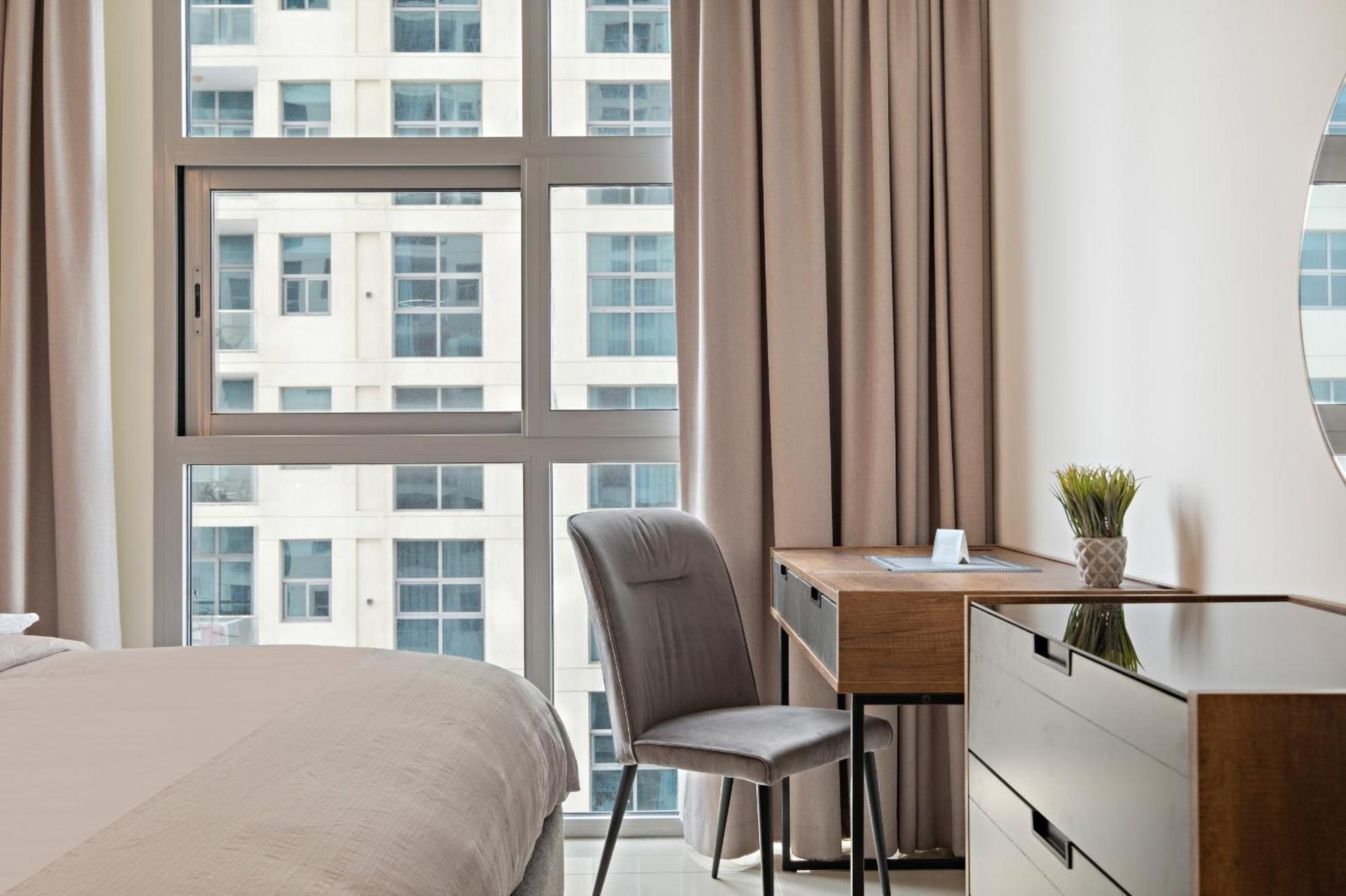 Vayk - Fully Renovated 1br In Marina Dubai